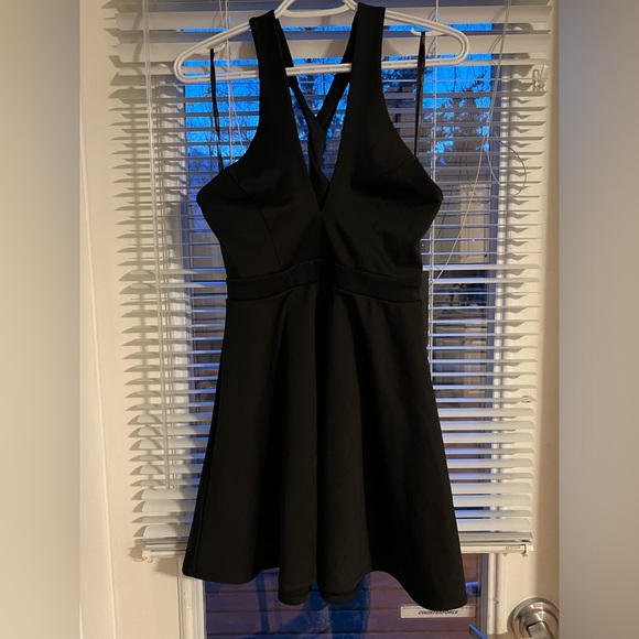 Brand new black forever 21 dress has tag still on - Picture 1 of 1